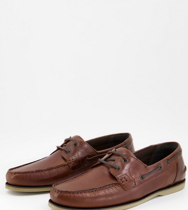 ASOS DESIGN Wide Fit boat shoes in tan leather with gum sole-Brown