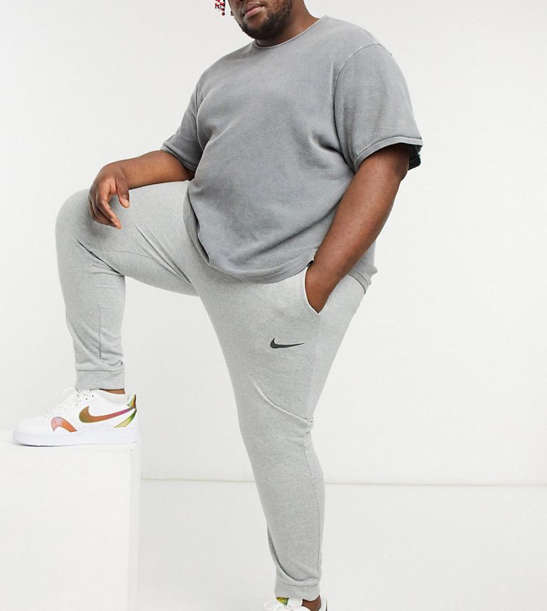 Nike Training Plus Dry sweatpants in gray-Grey